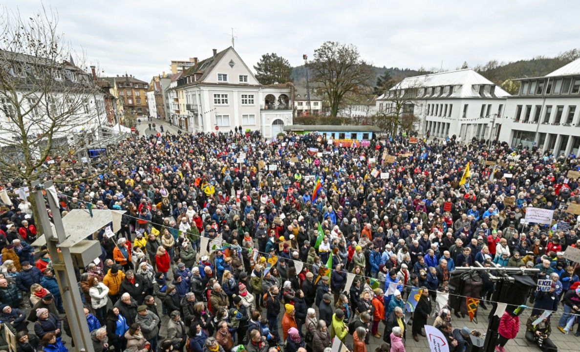 Die Kundgebung am 3. Februar auf dem Lahrer Rathausplatz  | Foto: Endrik Baublies