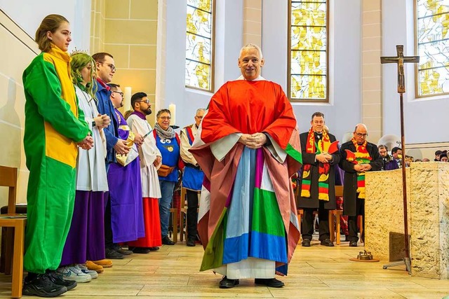 Bunt ging es zu bei der Narrenmesse in der Kirche St. Bonifatius in Lrrach.  | Foto: Alexandra Gnzschel