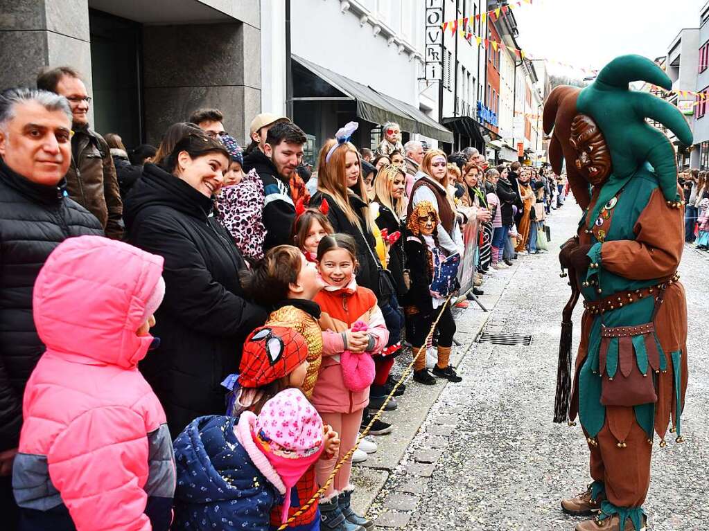 Ein buntes Kaleidoskop der alemannischen Fasnacht in Lrrach