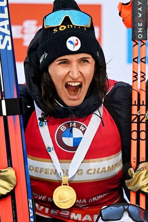 Drei Starts, drei Goldmedaillen: die Französin Julia Simon  | Foto: Hendrik Schmidt (dpa)