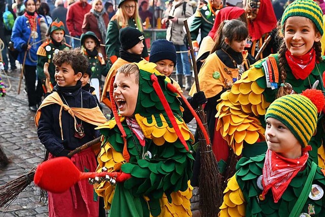 Auf dem Kinderumzug am frhen Sonntagn...dtscher und der Freiburger Hexen mit.  | Foto: Thomas Kunz