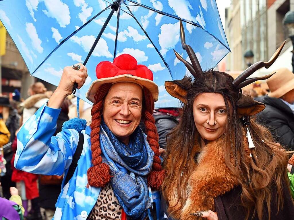 Buntes Narrentreiben in Freiburg