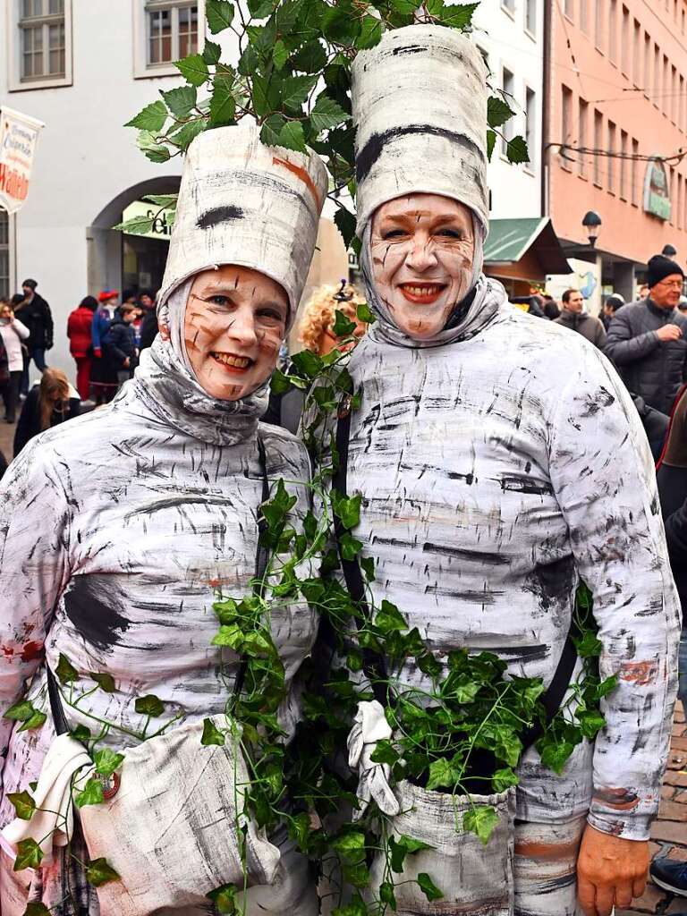 Buntes Narrentreiben in Freiburg