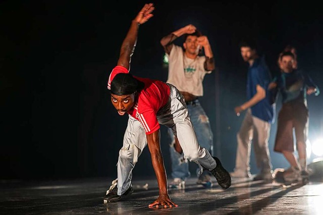 Grenzen markieren: die DAGADA dance company mit &#8222;Privilegion&#8220;  | Foto: MiNZ&KUNST