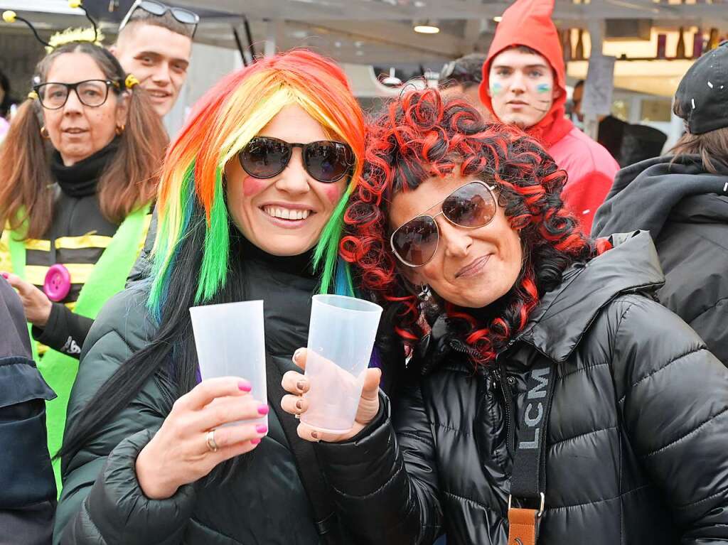 Ein Tnzchen, was Ses oder einfach nur einen Schrecken gab’s von den Hstrgern in Denzlingen fr die zahlreichen Zuschauer.