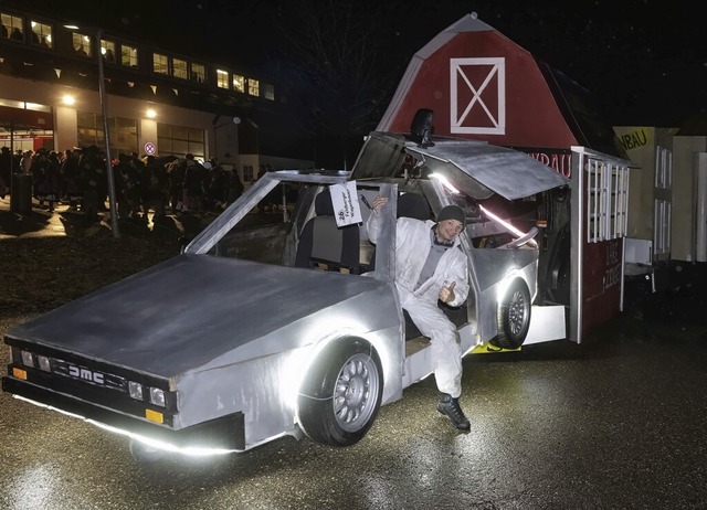 Doc Browns DeLorean aus &#8222;Zurck ... beim Nachtumzug in Altglashtten ab.   | Foto: Wolfgang Scheu