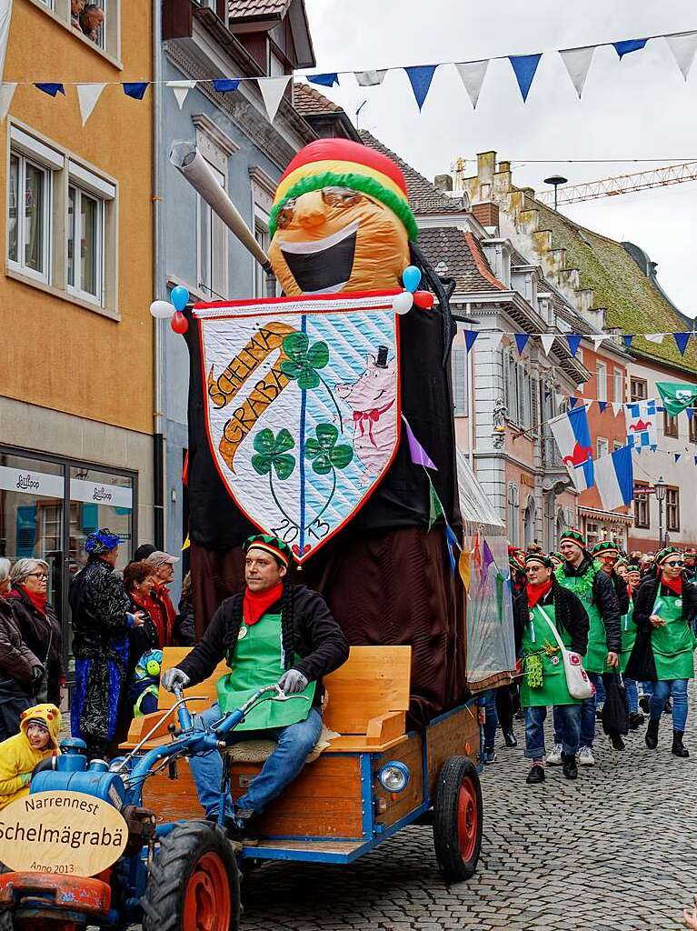 Fasnetsmndig-Umzug in Endingen: Das Narrennest Schelmgrab mit seinen Muldengrtnern