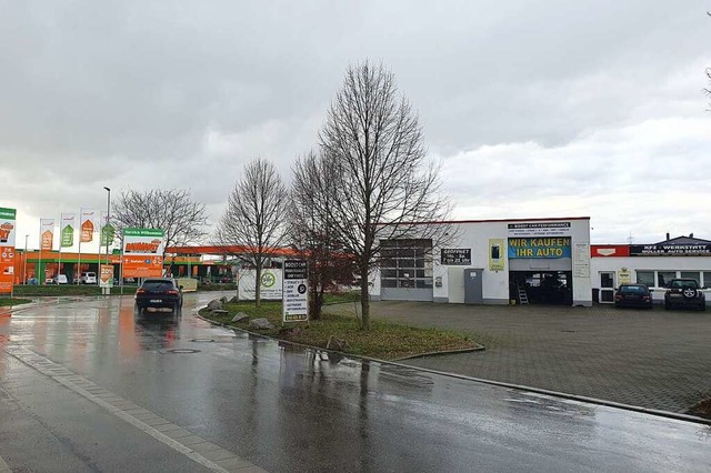 Links die Einfahrt zum Globus, auf der...schanlage. Sie weicht dem Burger King.  | Foto: Hannes Selz