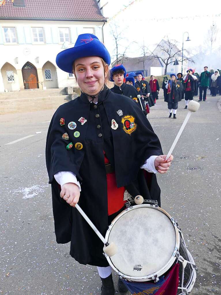 Die Narrenwelt steht beim Umzug in Ewattingen kopf.