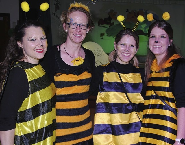 Vier &#8222;Bienen&#8220; bei der Musikvereinsfasnacht in Harpolingen  | Foto: Hans-Walter Mark