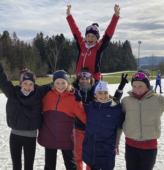 <BZ-FotoAnlauf>Skilanglauf:</BZ-FotoAn...Schlerinnen  ber ihre gute Leistung.  | Foto: Freie Waldorfschule Dachsberg