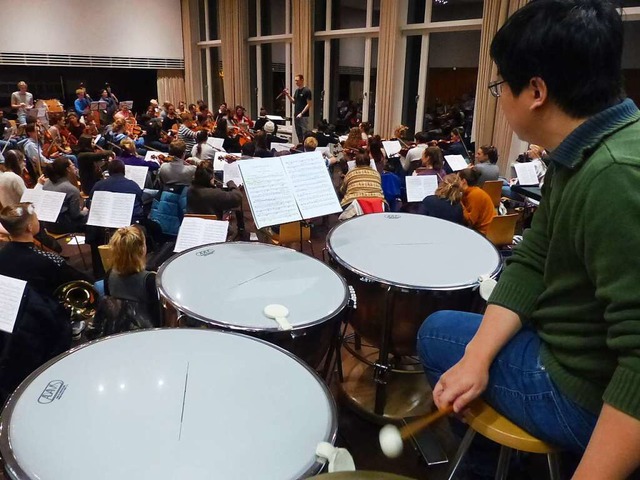 Tuttiprobe des KHG-Orchesters unter der Leitung von Eric Staiger in Freiburg  | Foto: Georg Rudiger