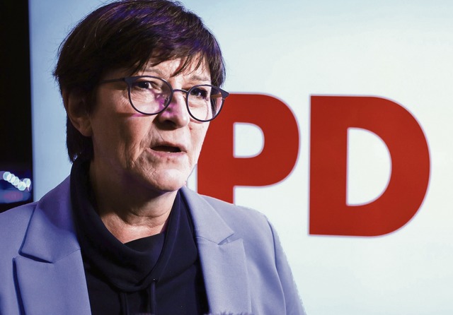 Die SPD-Vorsitzende Saskia Esken bei e...Gesprch mit Journalisten in Zwickau.   | Foto: Jan Woitas (dpa)
