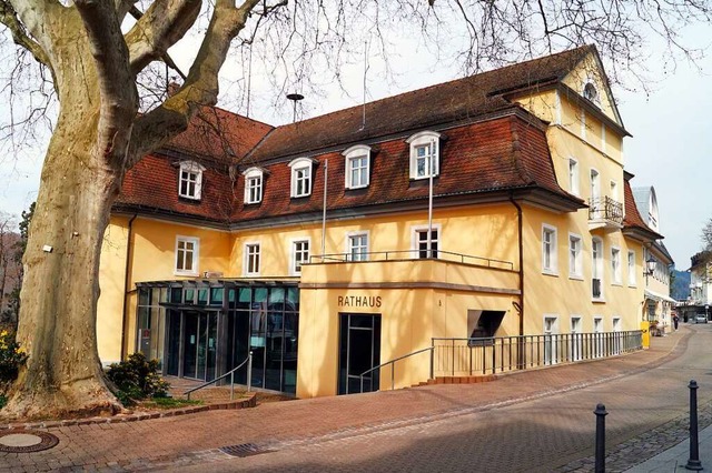 Im Rathaus in Badenweiler ist auch fr...ine Steuererhhung beschlossen worden.  | Foto: Silke Hartenstein