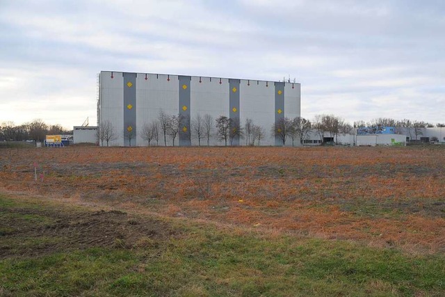 Das Gelnde neben der Erismann-Fabrik ...sollen nun PV-Module aufgebaut werden.  | Foto: Reinhold John