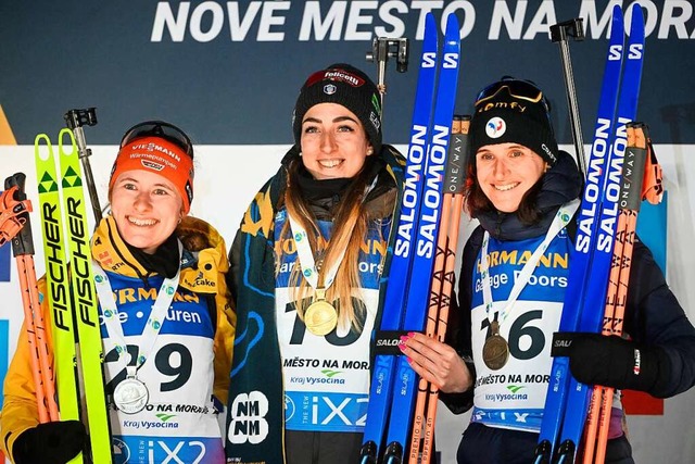 Strahlende Medaillengewinner: Janina H... (Mitte)und  die Franzsin Julia Simon  | Foto: IMAGO/Fredrik Sandberg/TT
