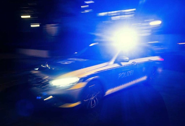 In der Nacht auf Montag hat laut Poliz...ahrzeugen die Auenspiegel abgetreten.  | Foto: Marijan Murat (dpa)