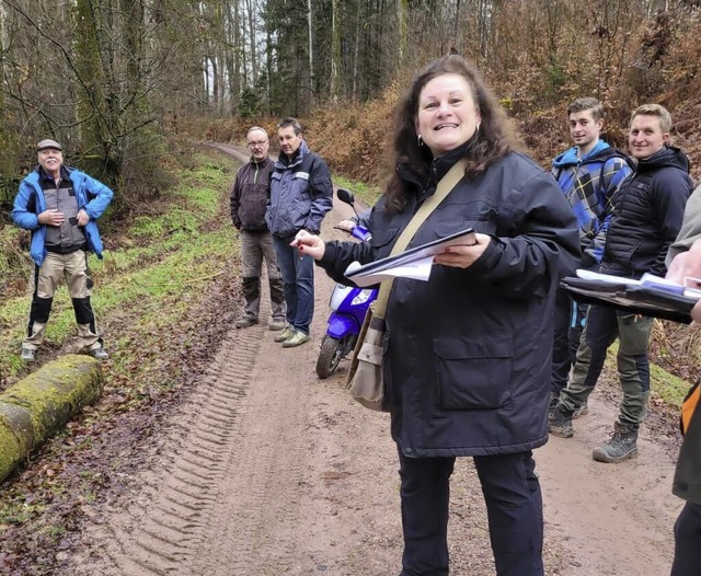 Hgelbergs Ortsvorsteherin Gabriele Kaiser-Bhler leitete die Holzversteigerung.  | Foto: Ortsverwaltung Hgelberg