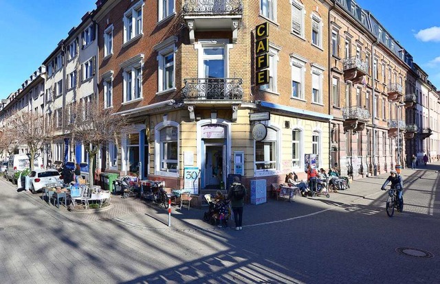 Beliebter Treffpunkt: Das Caf Satz an der Ecke Guntram-/Wannerstrae  | Foto: Ingo Schneider