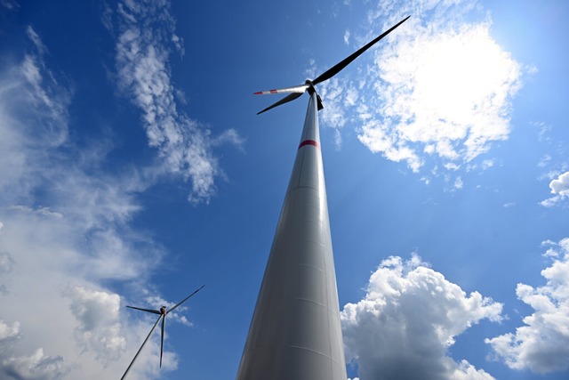 Beim Brgerentscheid am Sonntag, 18. F... um drei Windkraftstandorte am Blauen.  | Foto: Federico Gambarini (dpa)