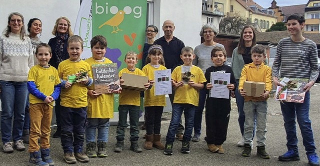 Preisgekrnte Junggrtnerinnen und -g...er Ehrung durch Brgermeister Martini.  | Foto: Christoph Ltsch/Stadt Offenburg