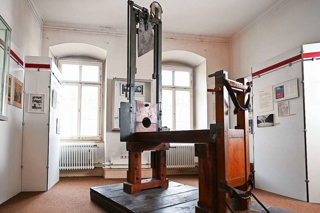 Mit dieser Guillotine wurde Richard Schuh in Tbingen gekpft.  | Foto: Bernd Weibrod (dpa)