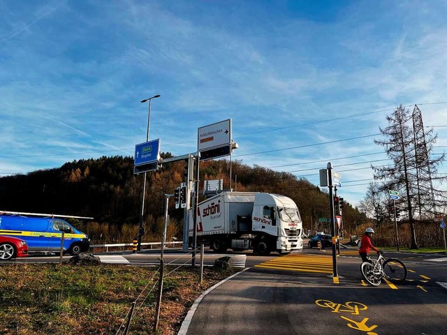 Fr Lastwagen ist die Zufahrt schwieriger geworden.  | Foto: Valentin Zumsteg