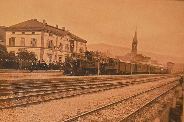 Anschluss an frhere Zeiten?  In der R...z nach Karlsruhe fuhr, in Schopfheim.   | Foto: Hnig