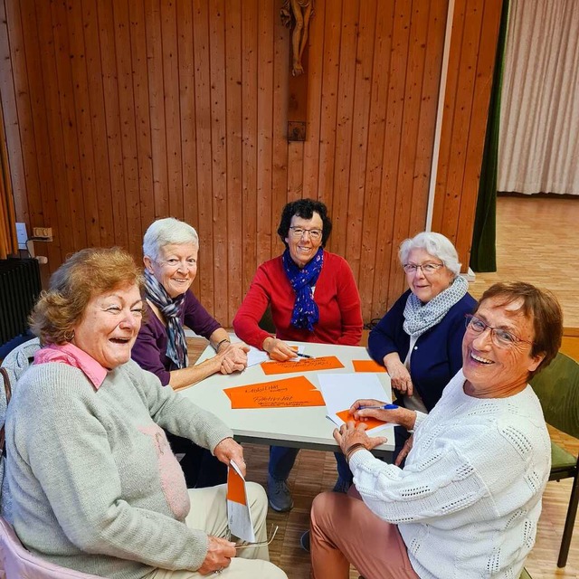 Die Teilnehmerinnen eines frheren Lim...h Spa bei der Arbeit in Kleingruppen.  | Foto: Mechthilde Frey-Albert