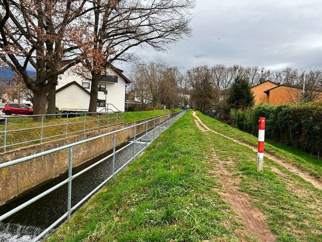 Wegen Bauarbeiten zum Hochwasserschutz...imer Runs fr mehrere Monate gesperrt.  | Foto: Alexander Huber