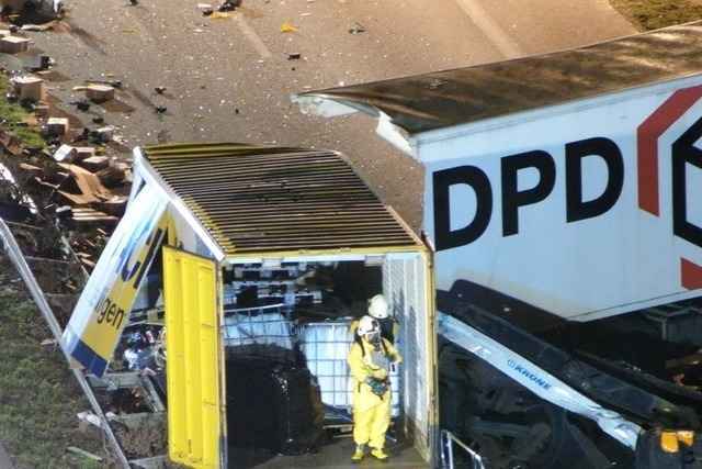 Gefahrgutunfall bei L�rrach: Gro�einsatz auf der A98 dauert fast 24 Stunden