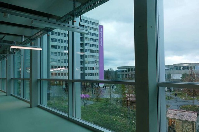 Blick aus dem neuen Forschungszentrum ...n DSM-Firmenich-Campus in Kaiseraugst.  | Foto: Willi Adam