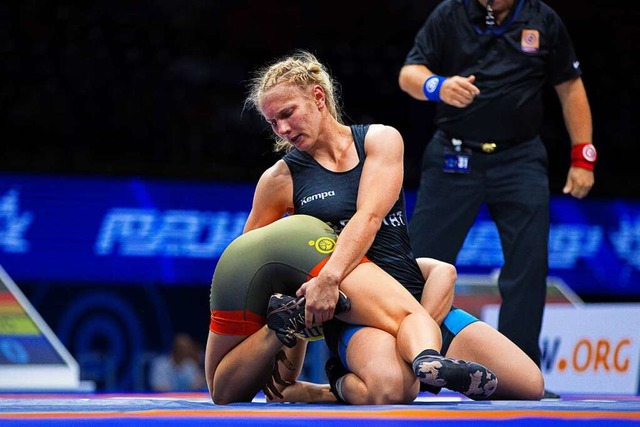 Luisa Niemesch (oben), hier im Halbfinale gegen Sara Johanna Lindborg  | Foto: Kadir Caliskan (dpa)