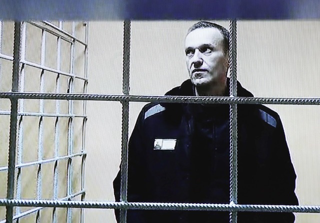 Alexej Nawalny war seit Januar 2021 in...ionspolitiker im Straflager gestorben.  | Foto: Evgeny Feldman (dpa)