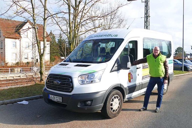 Bitte einsteigen: Der Brgerbus &#8211...m Gemeindegebiet von Efringen-Kirchen.  | Foto: Katrin Fehr