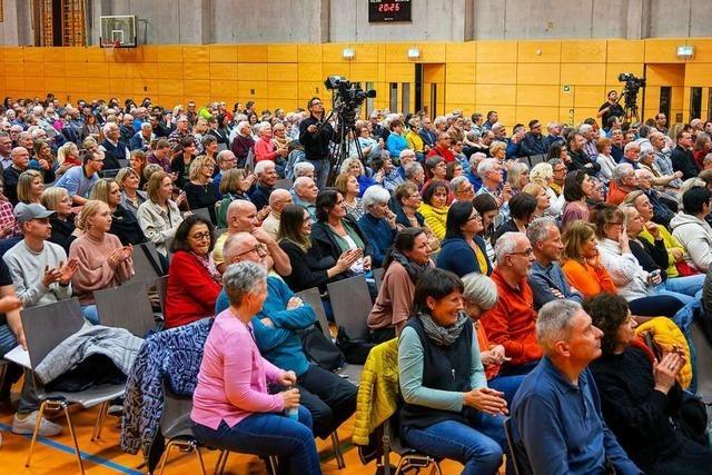 Rund 700 Menschen kommen zur Kandidatenvorstellung in Maulburg