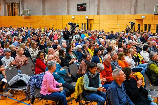 Etwa 700 Brgerinnen und Brger kamen zur Kandidatenvorstellung.  | Foto: Alexandra Gnzschel