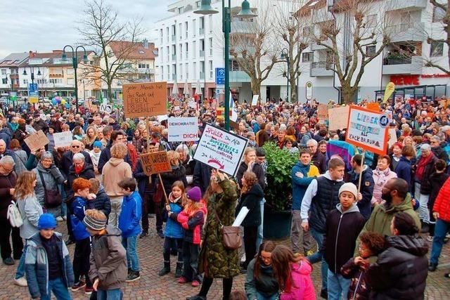 In Gundelfingen demonstrieren 1600 Menschen gegen Rechtsextremismus