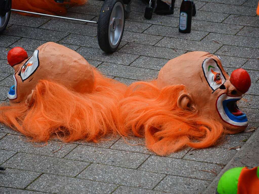 Beim Guggemonsterkonzert auf dem Weiler Rathausplatz wird zu schrgen Tnen gefeiert.