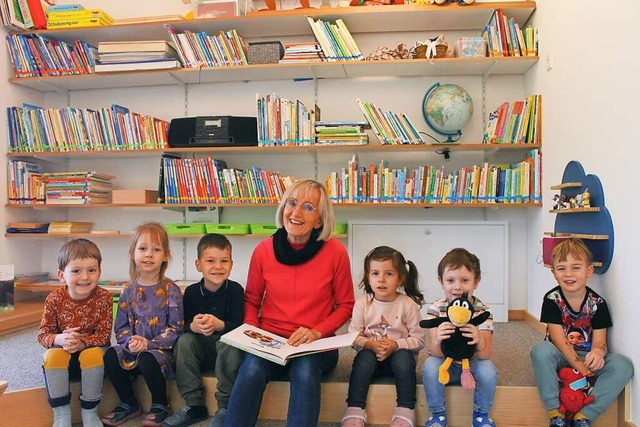 Lesepatin Ursula Challier liest regelm...ndern im Kindergarten Frstenfeld vor.  | Foto: Stadt Ettenheim