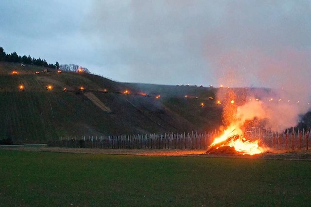 Ein Feuer im Tal und viele Traktoren h...weithin sichtbares Signal ausgesendet.  | Foto: Markus Zimmermann