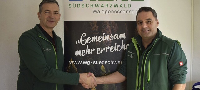 Norbert Schwarz (links) bergibt die Leitung an Stefan Rehm.  | Foto:  