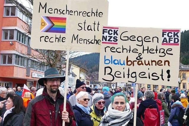 Fotos: Hunderte gehen in Titisee-Neustadt fr die Demokratie auf die Strae