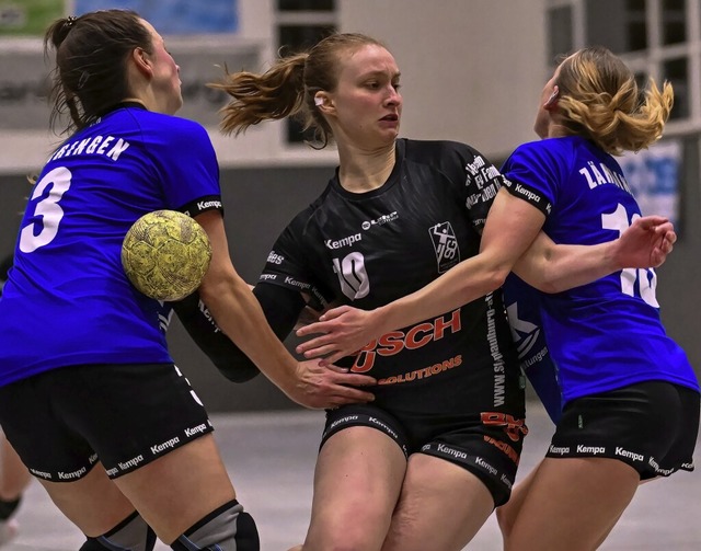 Sieg im Viertelfinale: Amely Haas (SG)...burg-Zhringen, li.) und Mia Petrinic   | Foto: TH Fotografie/Thomas Hess