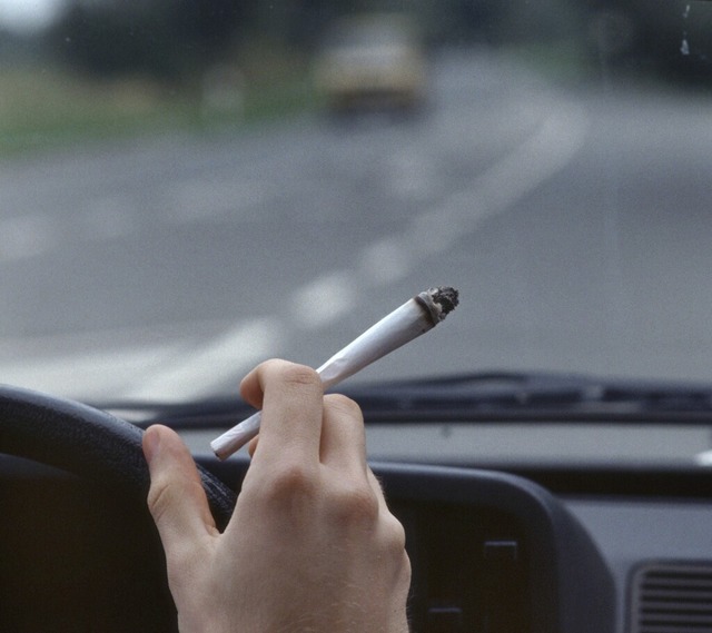 Fahren unter Drogen ist eine Ordnungswidrigkeit.  | Foto: Rupert Oberhuser (imago)