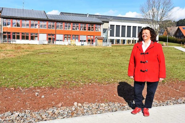 Nach 44 Jahren als Gemeinderatsmitglie...eyrer-Grundschule mit Elzmattenhalle.   | Foto: Thomas Biniossek