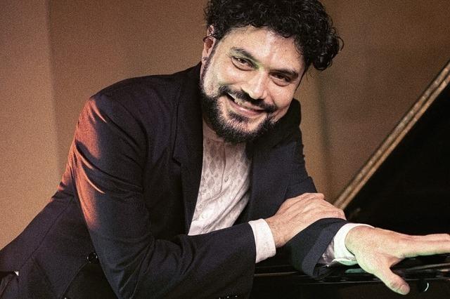 Pianist Pervez Mody gibt ein Konzert im Bürgersaal Ettenheim