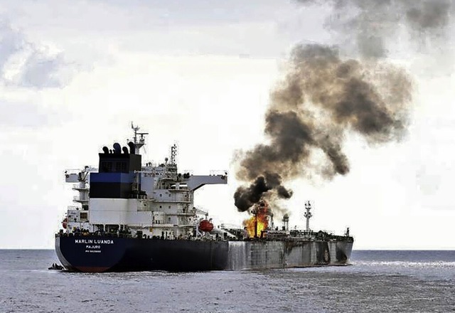 Ein Angriff auf einen indischen ltanker im Roten Meer Ende Januar  | Foto: --- (dpa)