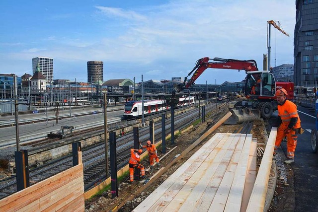 Blick von der Margarethenbrcke auf den Bahnhof Basel SBB  | Foto: Savera Kang