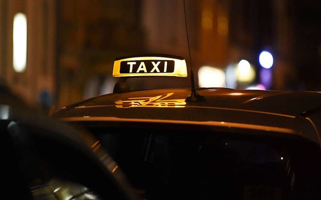 Nachts am Wochenende mit dem Taxis sic...l das VAG-Angebot weiter untersttzen.  | Foto: Rita Eggstein